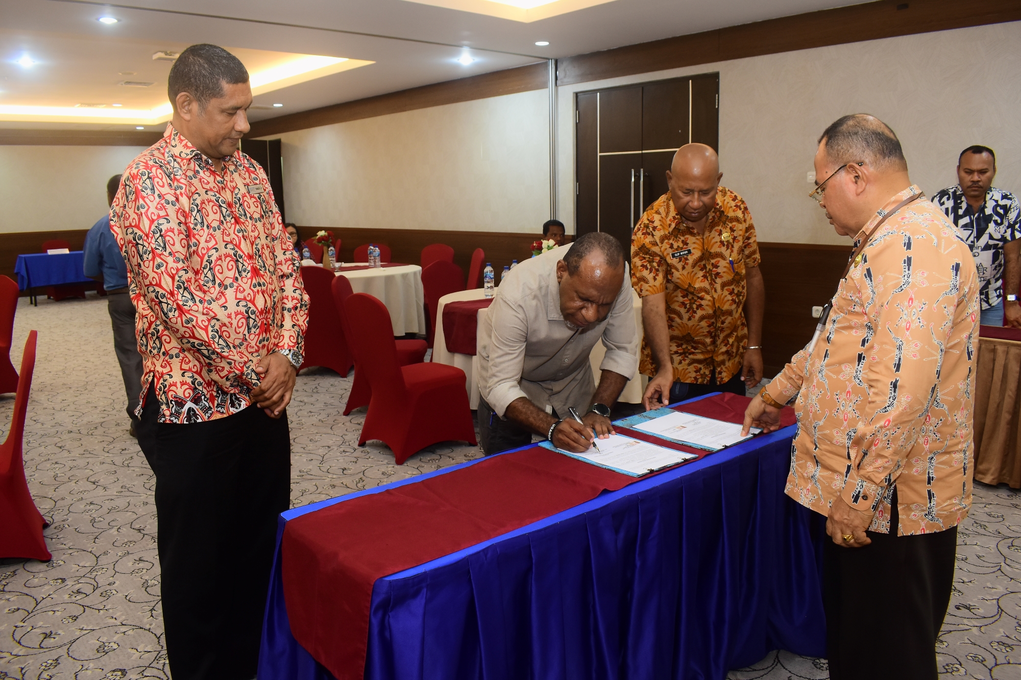Penandatangan kerja sama antara hotel Aston dan Pemerintah Provinsi Papua 